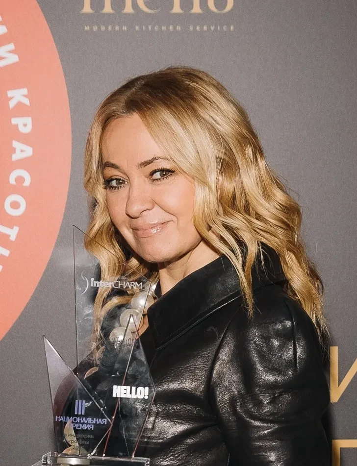 Яна Рудковская, Егор Кончаловский с дочерью Марией, Алексей Чумаков и Юлия Ковальчук посетили премию InterCharm x Hello!