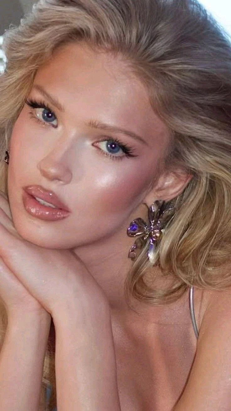 Звездный визажист назвала 10 лучших идей макияжа для корпоратива 2025 года