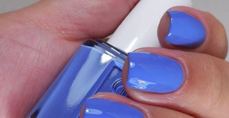 Как визуально удлинить пальцы: 5 холодных оттенков лака для ногтей