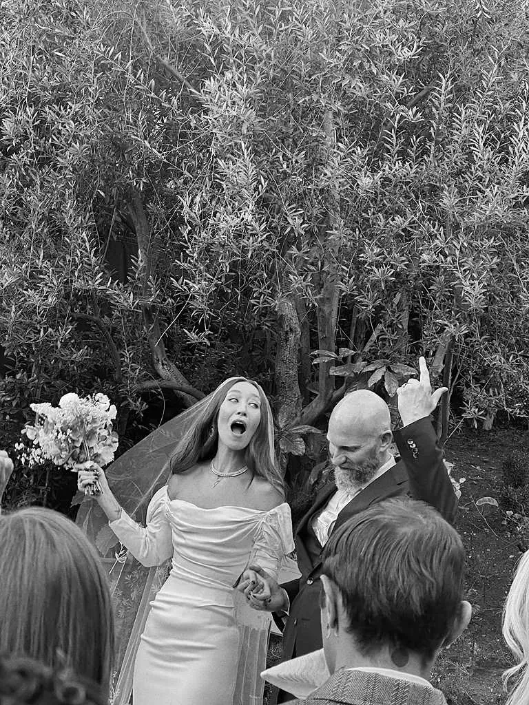 Свадьба в саду и супермодели среди гостей: старшая сестра Беллы и Джиджи Хадид вышла замуж