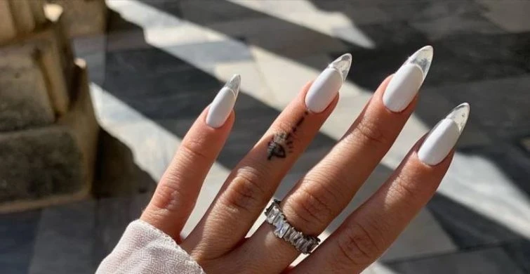 Завершаем год с успехом: денежный маникюр на декабрь 2025 года