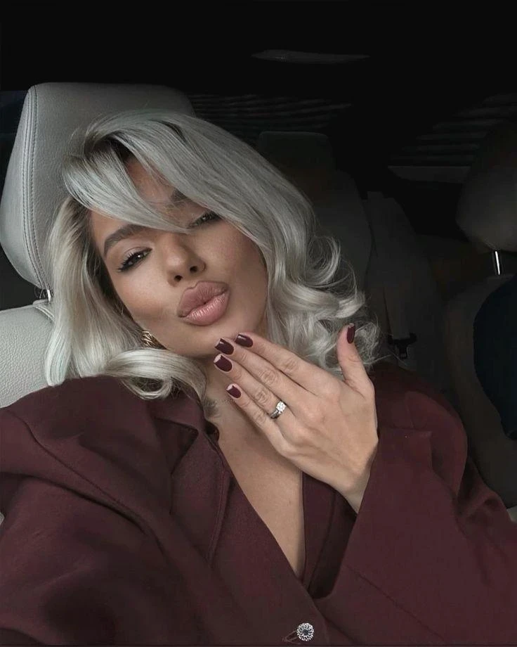 Будут править балом зимой 2025-26: модные оттенки блонда от драгоценной платины до сладкой карамели