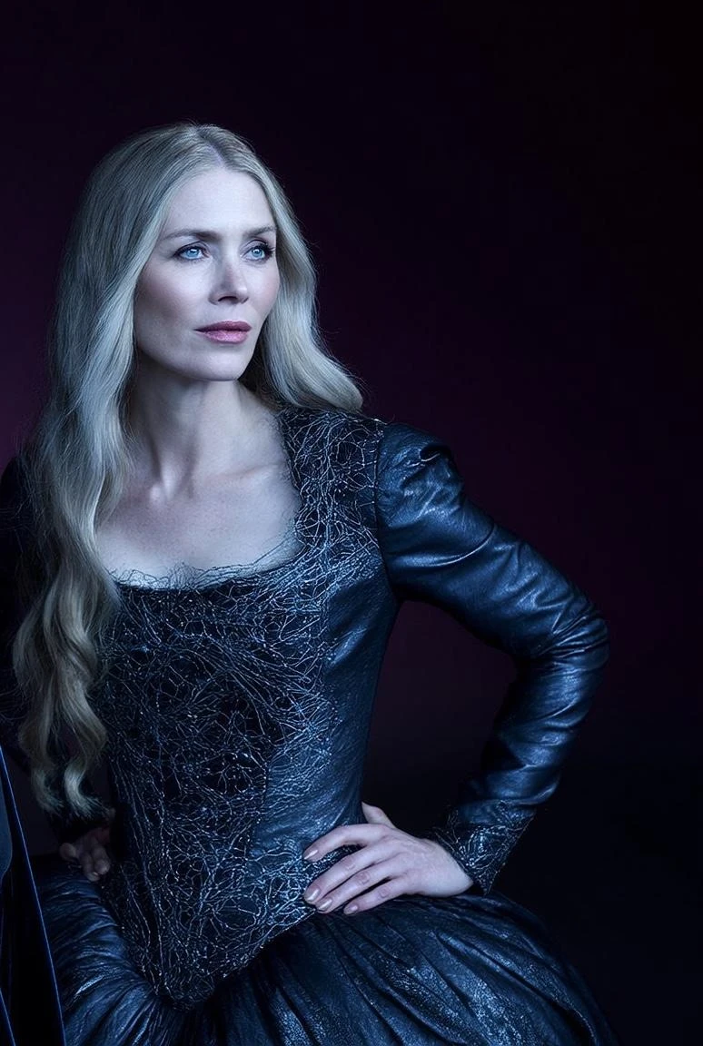 13 актуальных идей костюмов на Хэллоуин 2025 в духе мрачной и утончённой эстетики