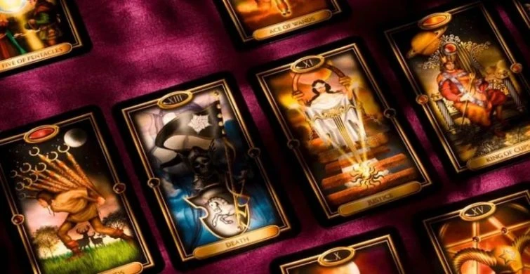 Таро-пророчества на ноябрь 2025 года: Готовьтесь к переменам в жизни каждого знака зодиака!