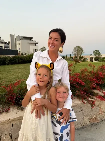 "Им нравится, как устроена наша жизнь". Нюша высказалась о том, что дети после развода остались жить с отцом в Дубае