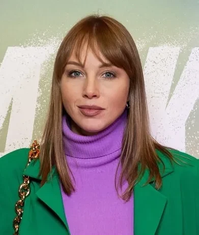 Полина Диброва, Марк Горобец с женой и Ян Гэ на премьере фильма "Мажор в Дубае"