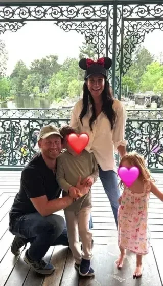 "Когда дети начинают плохо себя вести, мы просто укрываем их одеялом". Меган Маркл рассказала, как они с принцем Гарри воспитывают детей