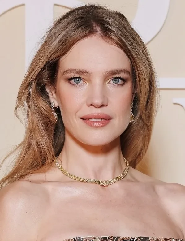 Наталья Водянова в золотом платье и бриллиантах вышла в свет в Монако