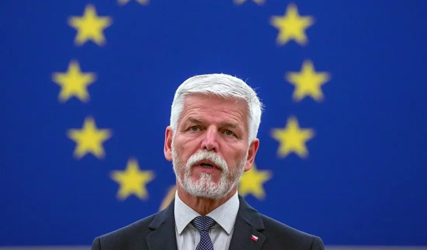 Президент Чехии попросил ЕС не бросать его «один на один с Россией»