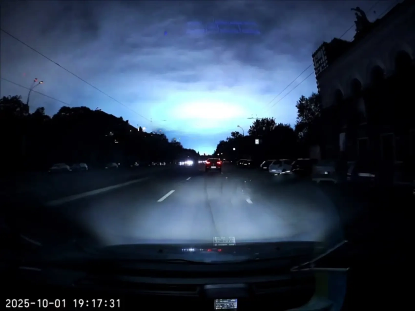 Не «Ярс» и не «Орешник»: на Украине назвали причину голубого свечения в Днепре