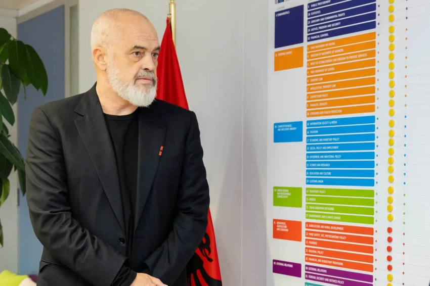 «Вы должны извиниться»: премьер Албании троллит Трампа перед Макроном и Алиевым