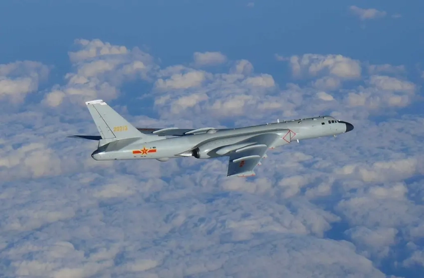 Пекин отправил в район Скарборо-Шол бомбардировочную авиацию НОАК