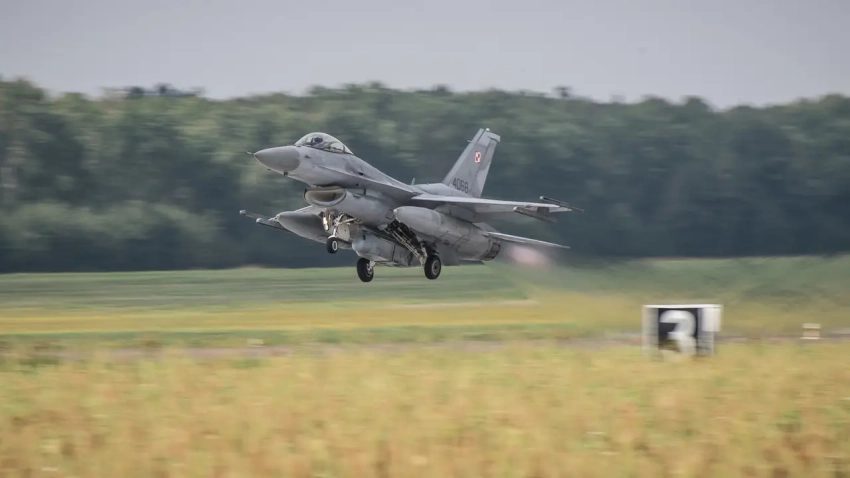 Польская авиация полночи искала «российские дроны» на фоне ударов по Украине