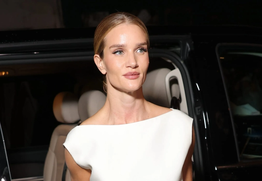 Неделя моды в Париже: Рози Хантингтон-Уайтли, Энн Хэтэуэй, Ольга Карпуть, Оксана Самойлова на показе Balenciaga