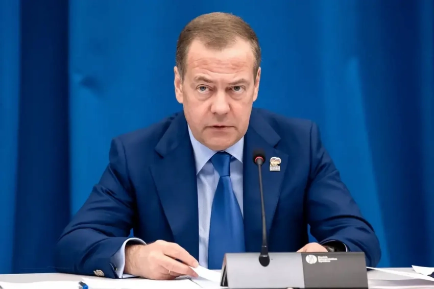 Европа на своей шкуре должна прочувствовать «опасность войны» - Медведев