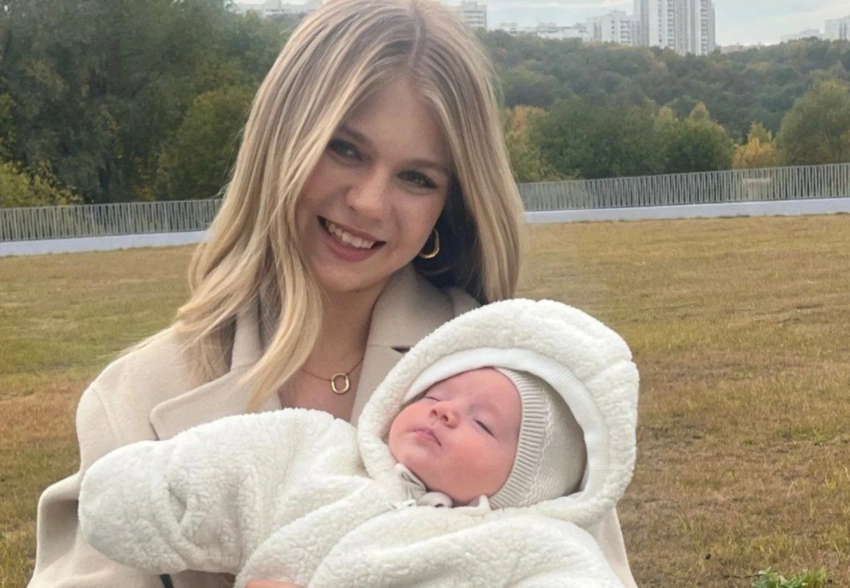 Александра Трусова показала новые фото новорождённого сына