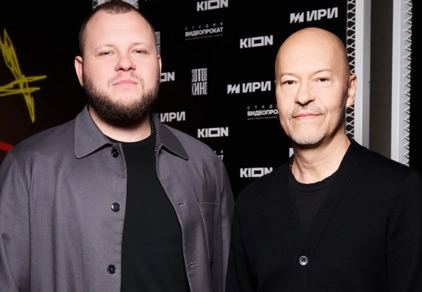 Фёдор Бондарчук с сыном Сергеем, Анна Александрова и Рената Пиотровски на премьере в Москве