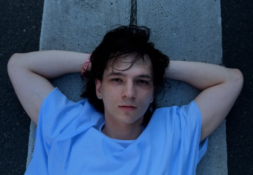 "Старый я мёртв". Рэпер Vacio вышел на связь после "падения с третьего этажа" и выпустил новый клип