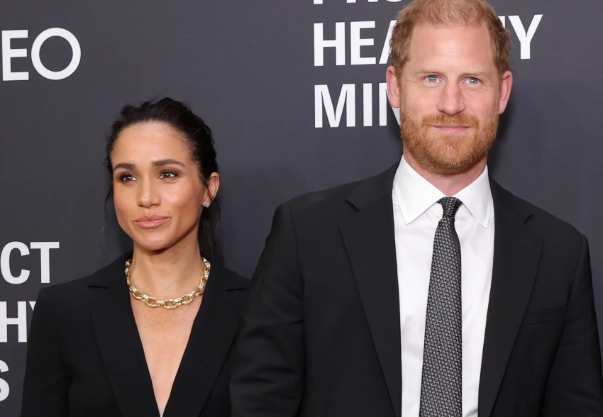 Жакет на голое тело и золотой "обвес": Меган Маркл и принц Гарри вышли в свет в Нью-Йорке