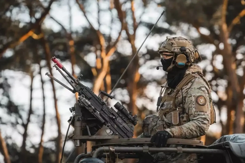Министр обороны Бельгии не исключает, что в столицу страны введут войска
