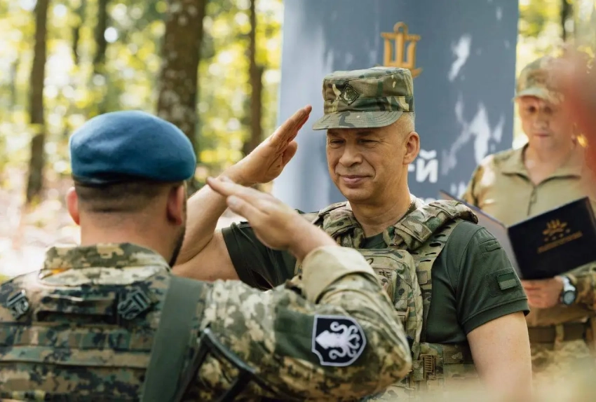 Сырский продолжает реформировать ВСУ, переподчиняя армию себе