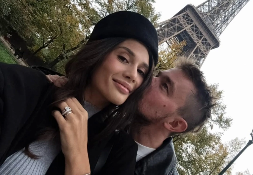 Александр и Виктория Петровы показали, как отдыхают в Париже