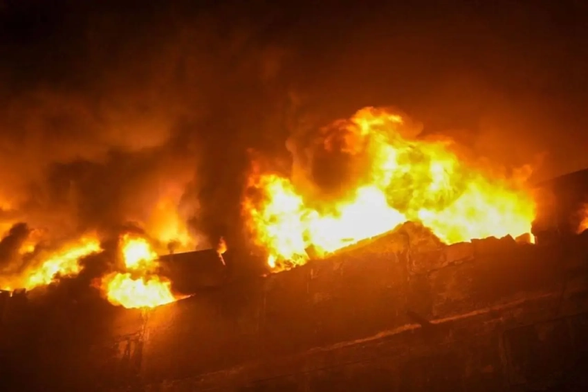 После ударов дронов ВС России на объекте в Одессе вспыхнул пожар