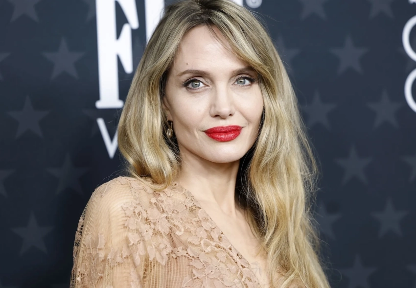 "Я не жалею об этом". Анджелина Джоли высказалась о своих операциях по удалению груди и яичников