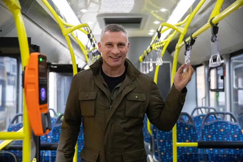 Кличко троллит Зеленского: А в попадании ракет в других городах тоже я виноват?