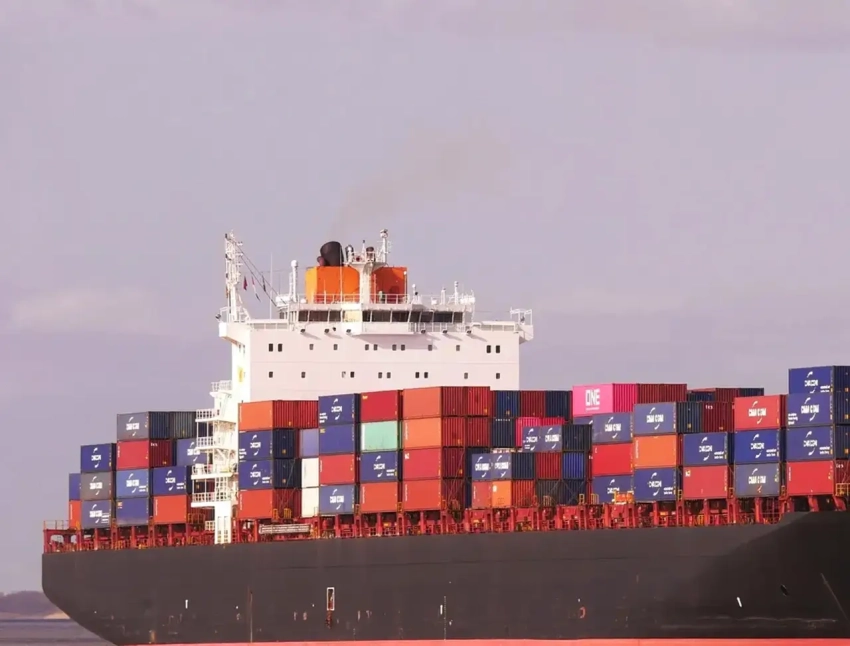 Наш СМП помог контейнеровозу установить рекорд при переходе из КНР в Британию