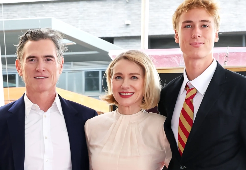 Наоми Уоттс с мужем и сыном на открытии именной звезды на "Аллее славы" в Голливуде