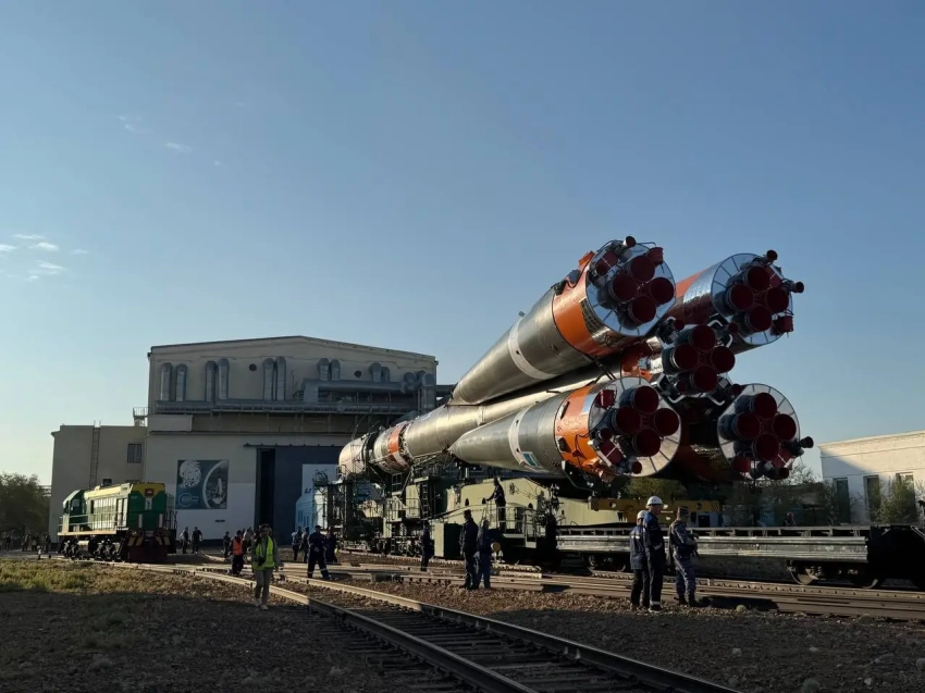 Мантуров: Есть планы построить на Луне атомную электростанцию