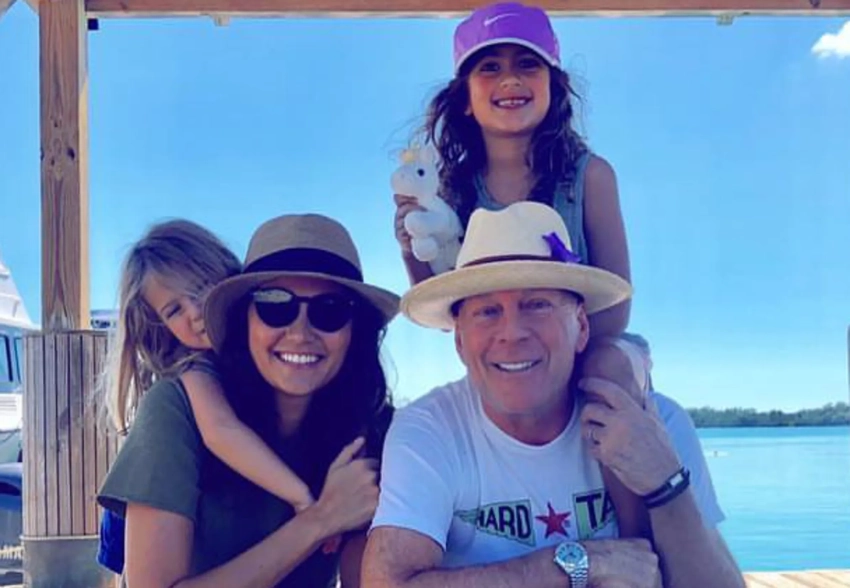 "Очень горюют". Жена Брюса Уиллиса рассказала, как их дочери переживают из-за деменции отца