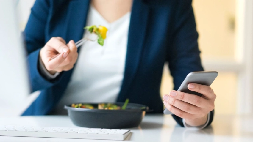 Какие простые хитрости помогут начать есть меньше, чтобы похудеть