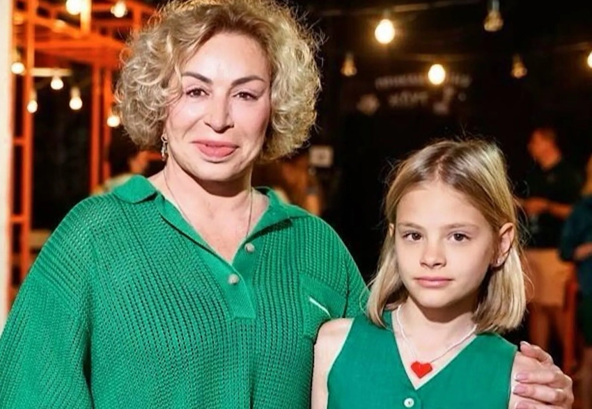 Мать Тимати поспорила с няней внучки Алисы из-за её слов о том, что женщина должна "рано выйти замуж и родить"