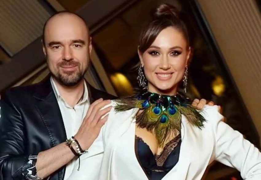 Елена Товстик потребовала от своего бывшего мужа Романа, который ушёл к Полине Дибровой, алименты и возможность жить со всеми детьми