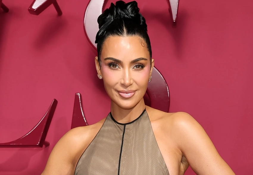 Ким Кардашьян в кутюре, Крис Дженнер (с новой подтяжкой) и Наоми Уоттс с мужем на премьере сериала "Всё честно"