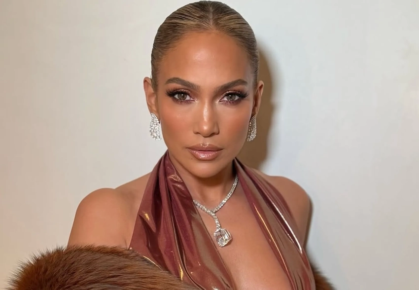 "Давали мне дома, кольца, брак, но не способны любить". Дженнифер Лопес заявила, что бывшие мужья её "никогда не любили"