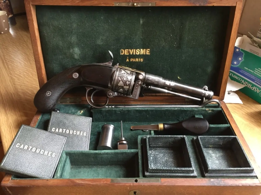 Галерея револьверов… французских!