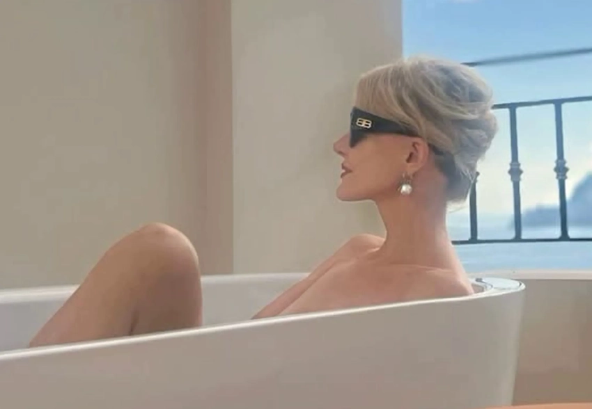 58-летняя Рената Литвинова снялась обнажённой в ванне