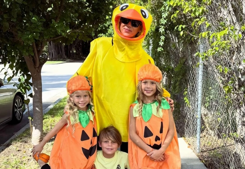 Анна Курникова опубликовала редкое фото с детьми по случаю Хэллоуина