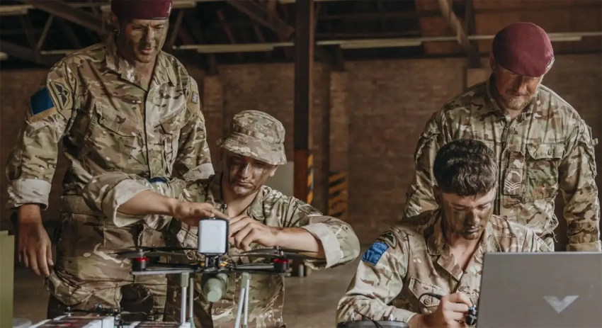 DM: Российские хакеры взломали компьютерные сети 8 британских военных баз