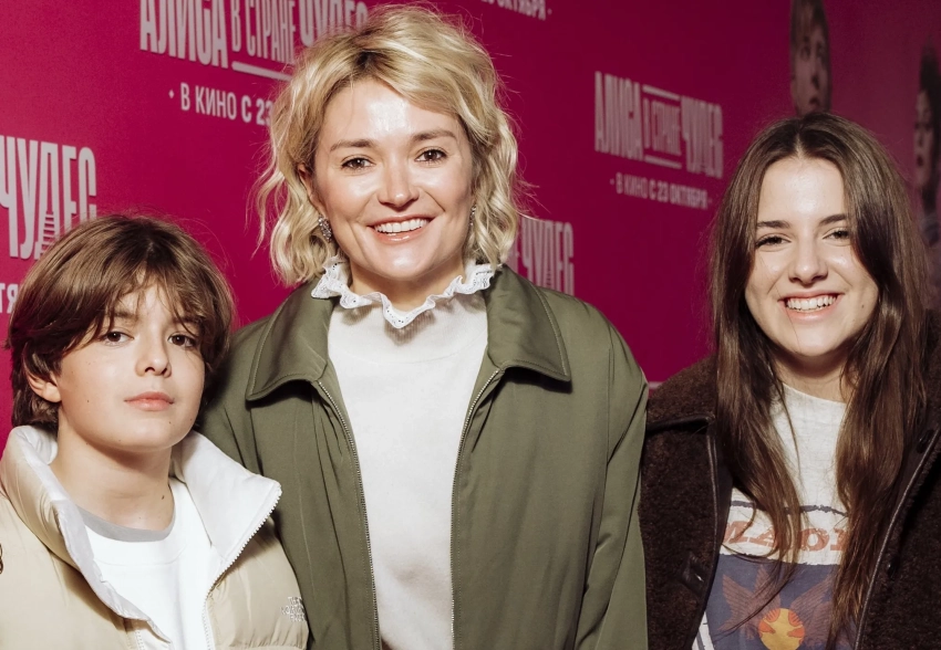 Надежда Михалкова вышла в свет с детьми от Резо Гигинеишвили