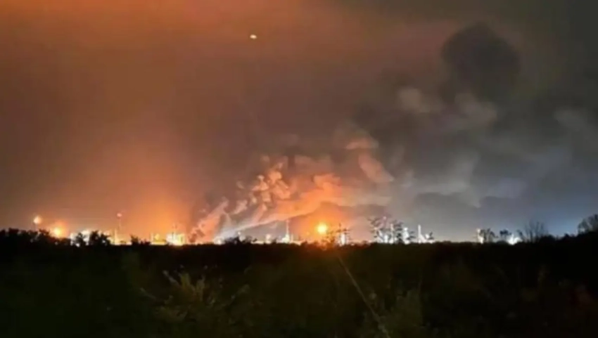 В ЕС прогремели взрывы на двух НПЗ, перерабатывающих российскую нефть