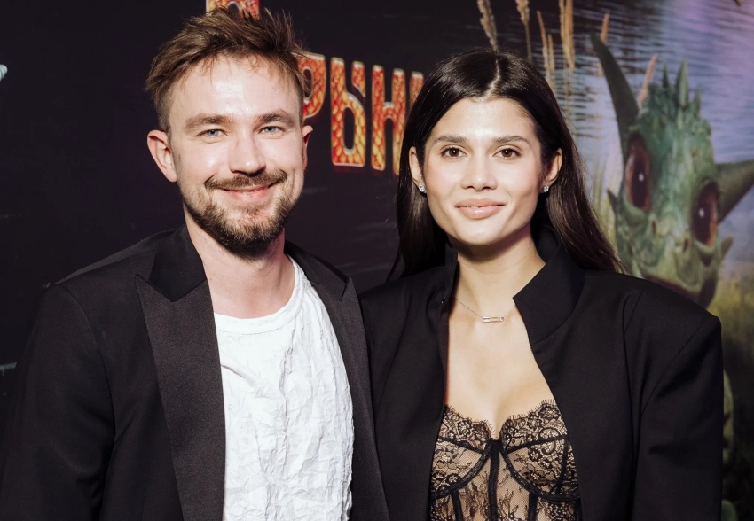 Александр Петров с женой, Сергей Маковецкий с внучкой, Александра Ребенок с детьми посетили премьеру сказки "Горыныч"