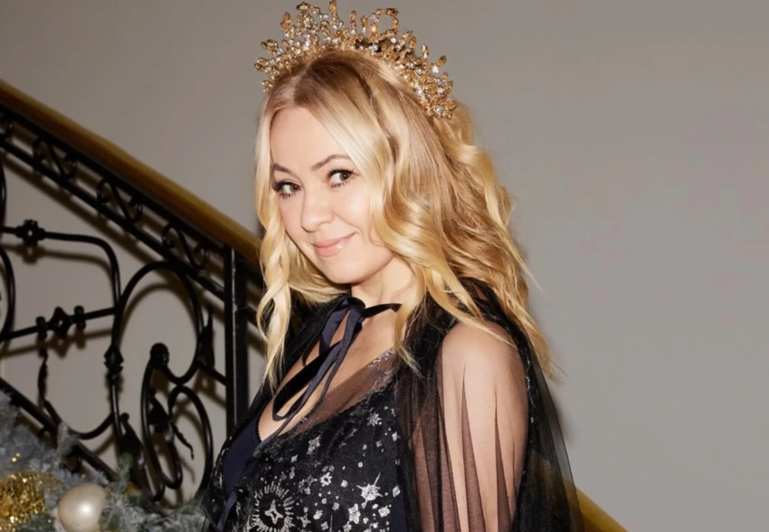 "Противно и стыдно". Яна Рудковская раскритиковала новую конспирологическую теорию о "взломах" звёздных аккаунтов