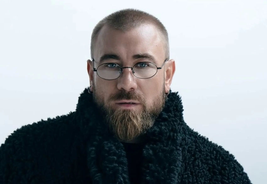 "Этот вызов — самый важный для меня". Стилист Николай Овечкин, которого Инстасамка обвинила в мошенничестве, принёс публичные извинения