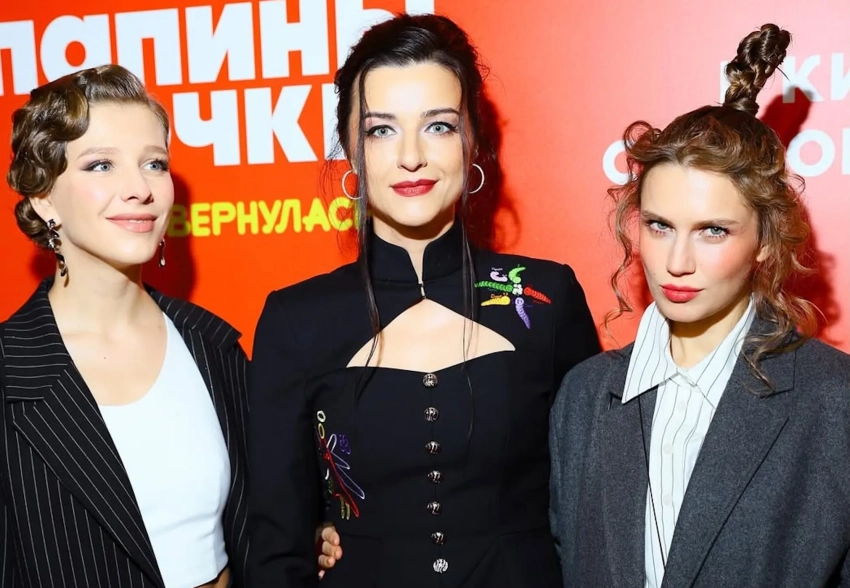Елизавета Арзамасова, Дарья Мельникова и Анастасия Сиваева воссоединились на премьере фильма "Папины дочки. Мама вернулась"