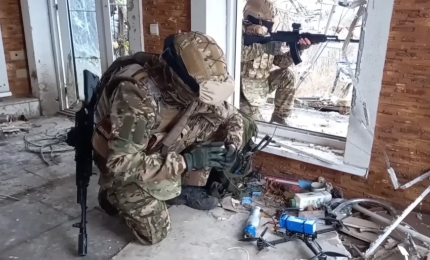 ВС перерезали главную трассу на Покровск из Павлограда и установили флаг на стеле