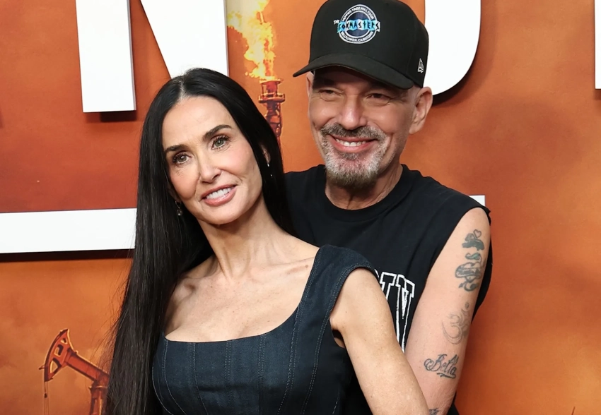 Деми Мур вышла в свет с бывшим мужем Анджелины Джоли